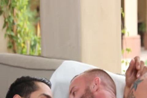 Derek Parkers massive 10-Pounder bonks A Load Out Of Bobby Hart