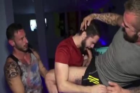 Gaping Brown Eye Looking Forward To For metallic pecker