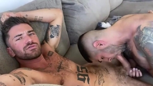 Hunk finds pleasure in masturbation