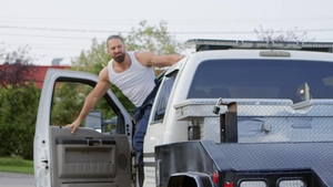 Men: Garage Greed: Sucking and F**king at Work