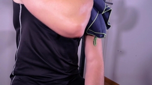HotAFmen: Blue-eyed Hunk Pops A Chub in the Gym